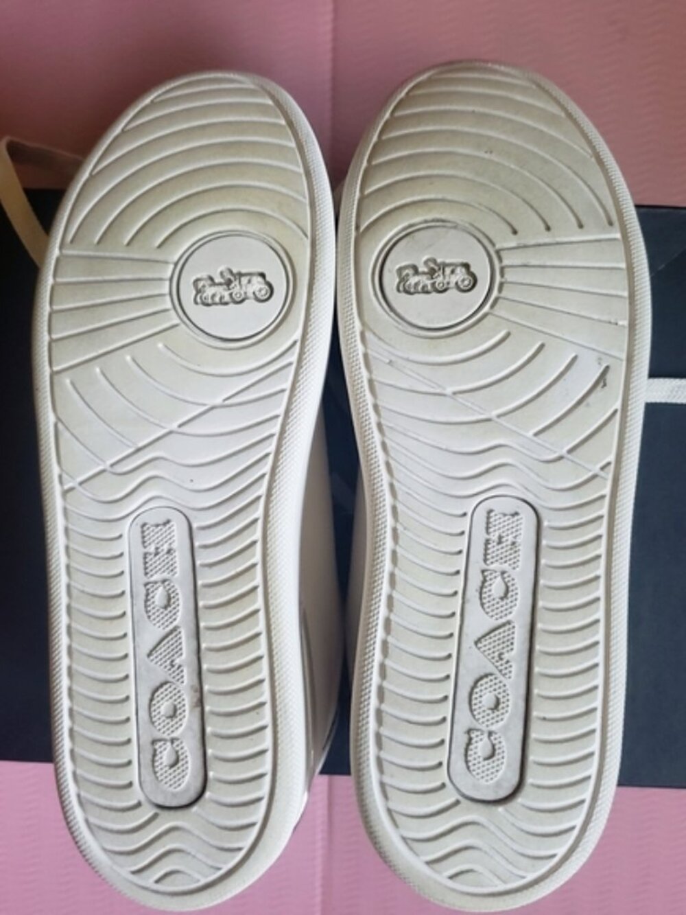 SOLD - Coach White Metallic Leather Sneakers Women’s Size 9 Low Top Like New - Picture 8 of 9